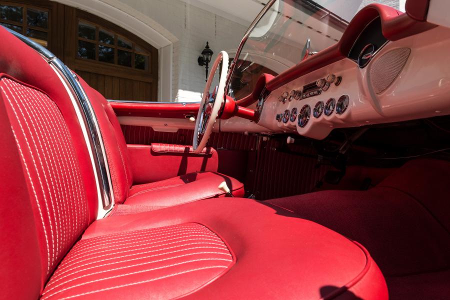 Интерьер Chevrolet Corvette (2934) 1953 года  (фото 34 из 91)